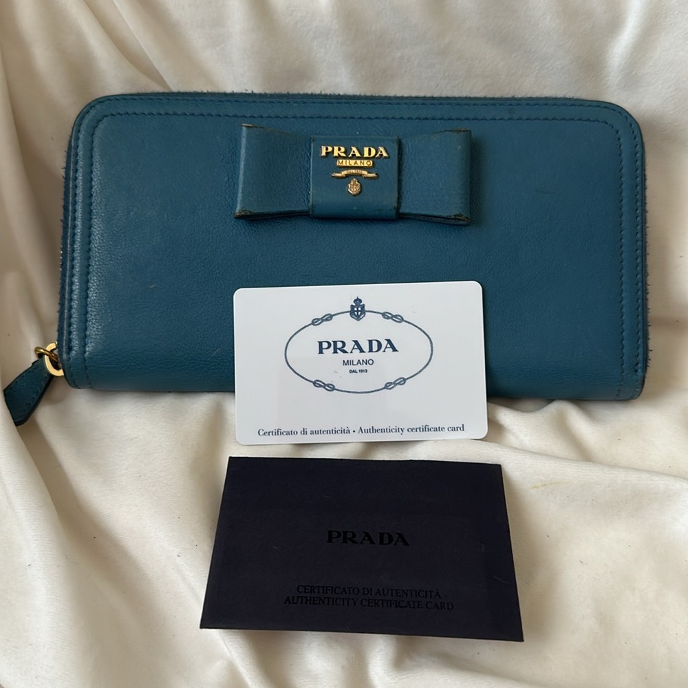 PRADA💙Colbalt Blue Bow Zippy Wallet w/ Authentication card Interior perfect
